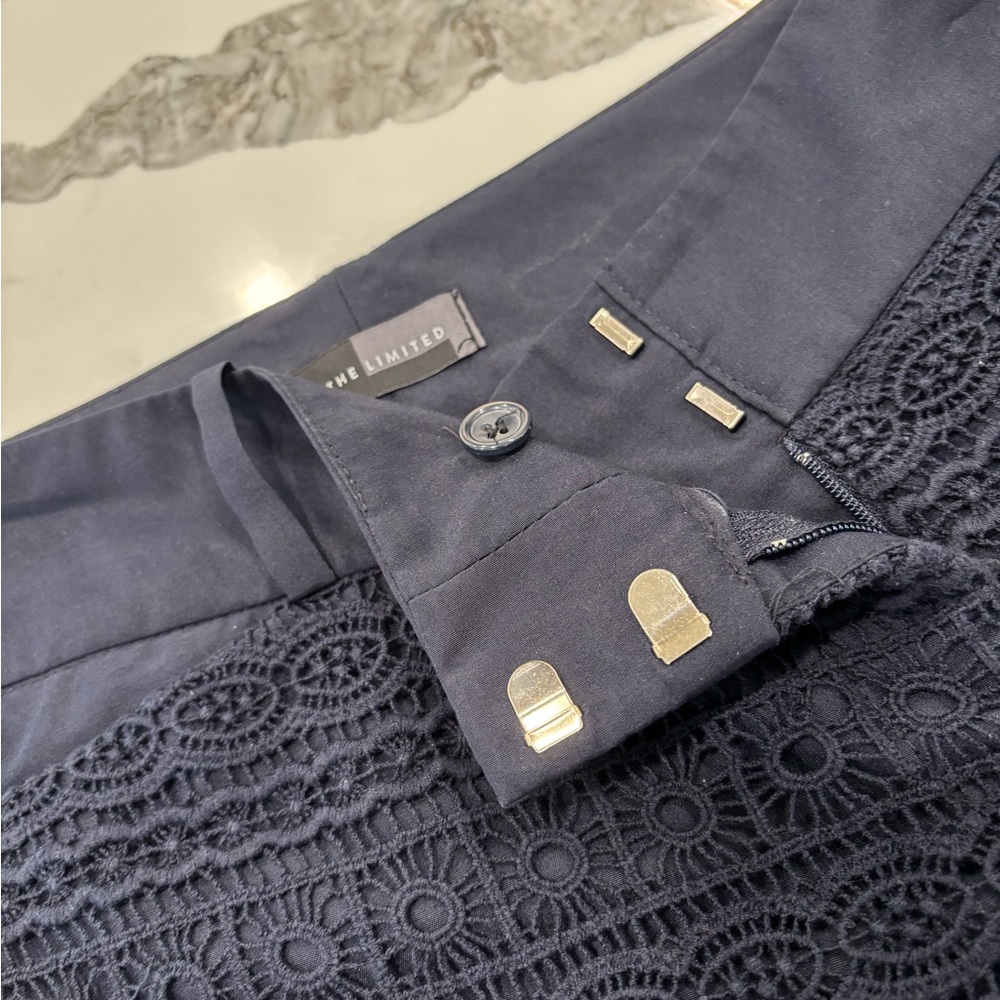 The Limited brand Women's Navy Lace Shorts size 6 - Picture 6 of 6